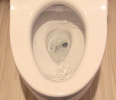 トイレの尿が流れきっていない