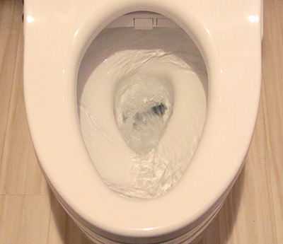 トイレの尿が流れきっていない