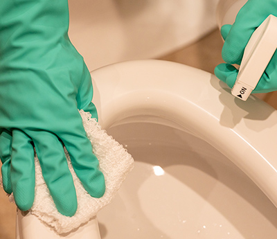 尿石汚れを尿石専用洗剤で解消する