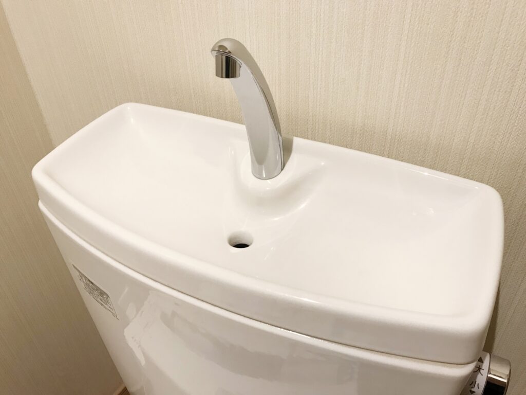 トイレの給水管水漏れ修理