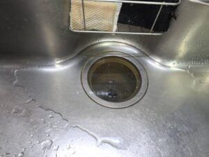 【江東区】 キッチンつまり｜高圧洗浄で事例排水逆流を解消した修理