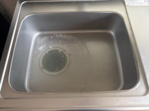 江東区のシンクつまりを高圧洗浄で解消｜油・サビ汚れを徹底洗浄
