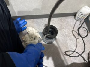 江戸川区のトイレつまりを尿石除去で改善｜店舗施工事例