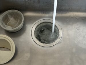 江戸川区マンションのキッチンつまりを高圧洗浄で改善