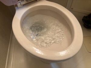 江戸川区のマンションでトイレつまり修理｜異物除去・便器脱着